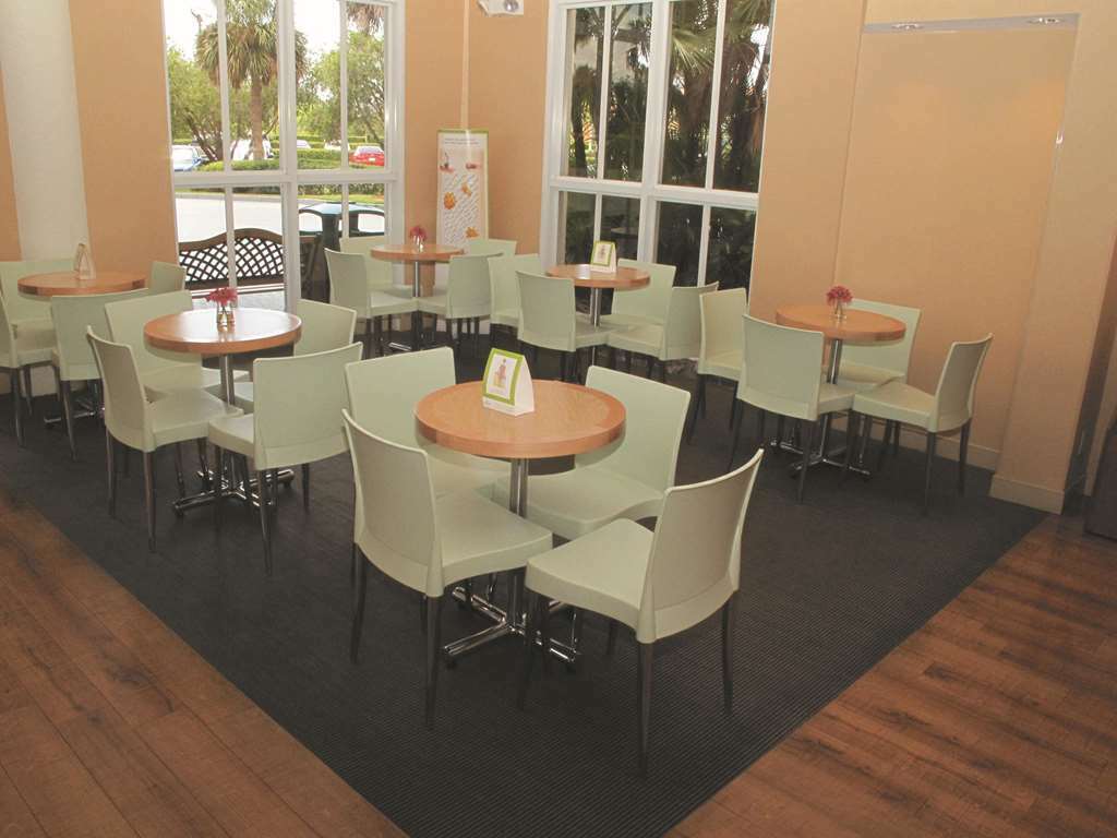 Hotel La Quinta By Wyndham Naples Downtown Facilidades foto