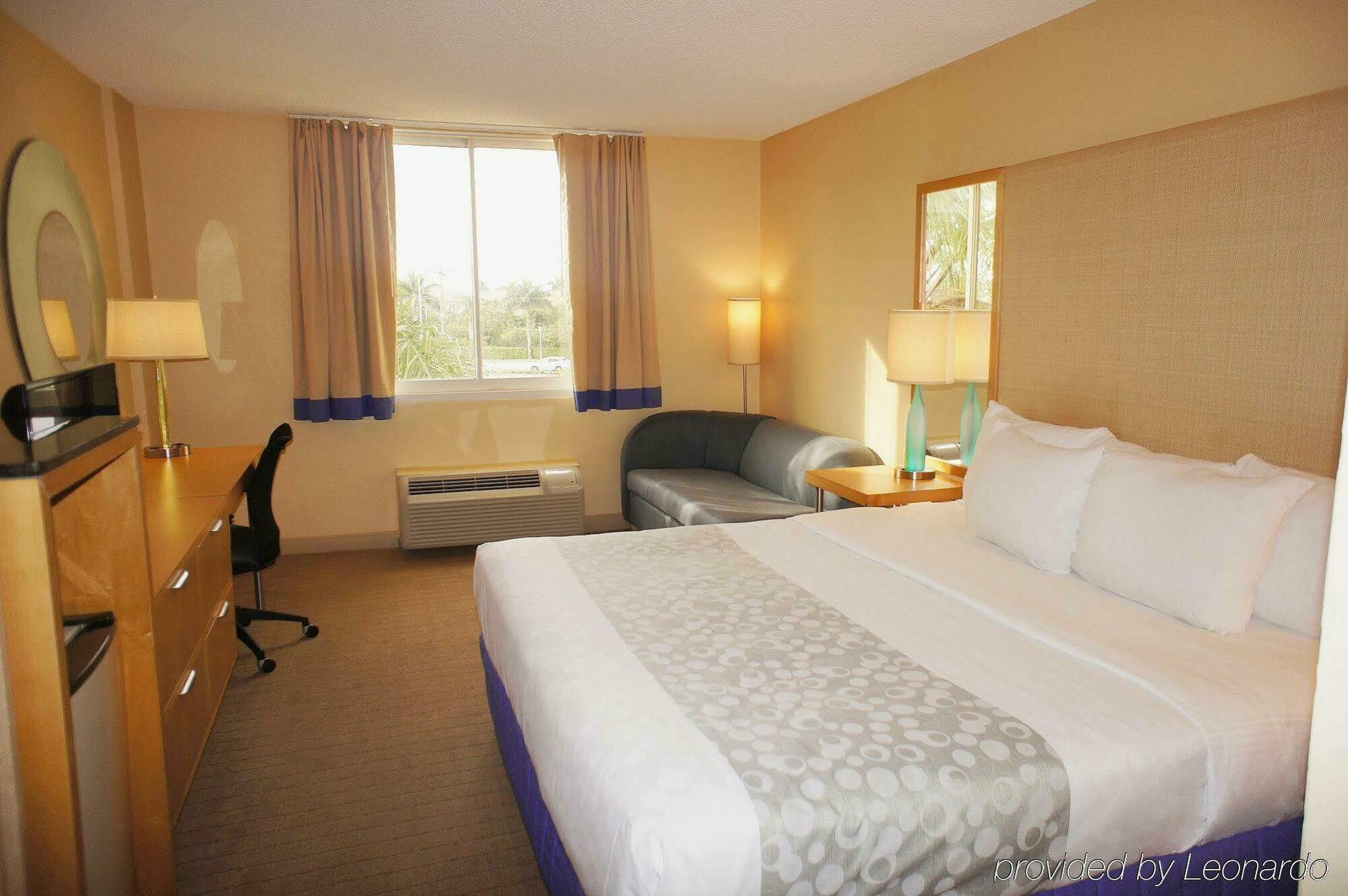 Hotel La Quinta By Wyndham Naples Downtown Exterior foto